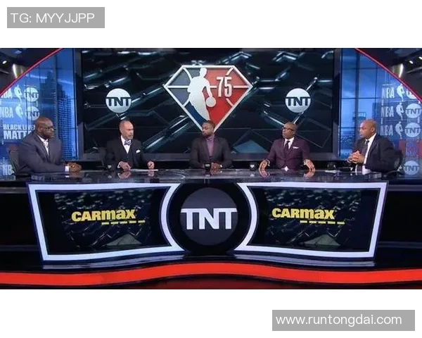 文班亚马首场比赛表现抢眼五次盖帽加隔扣字母哥引发广泛讨论