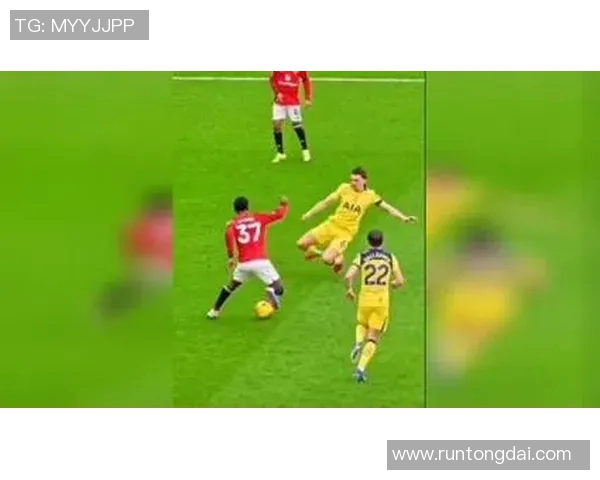 曼联与不来梅的激战回顾：经典对决再现绿茵场的荣耀与激情