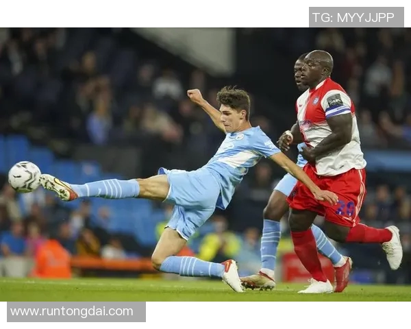 韦康比与温布尔的激烈对决揭示了足球战术的博弈与团队合作的重要性